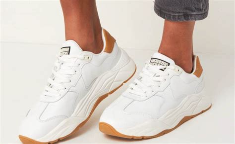 Witte sneakers voor dames koop je online bij de Bijenkorf.